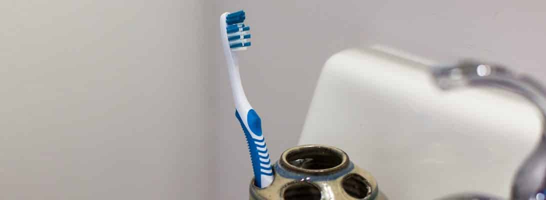 clean toothbrush with vinegar